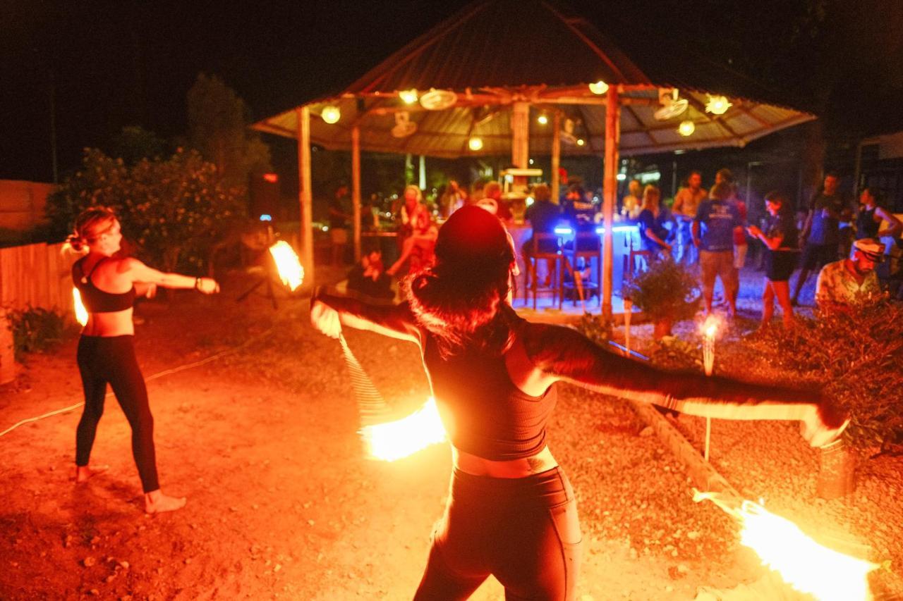 Escape Divers - Jungle Hostel And Dive Centre كو تاو المظهر الخارجي الصورة